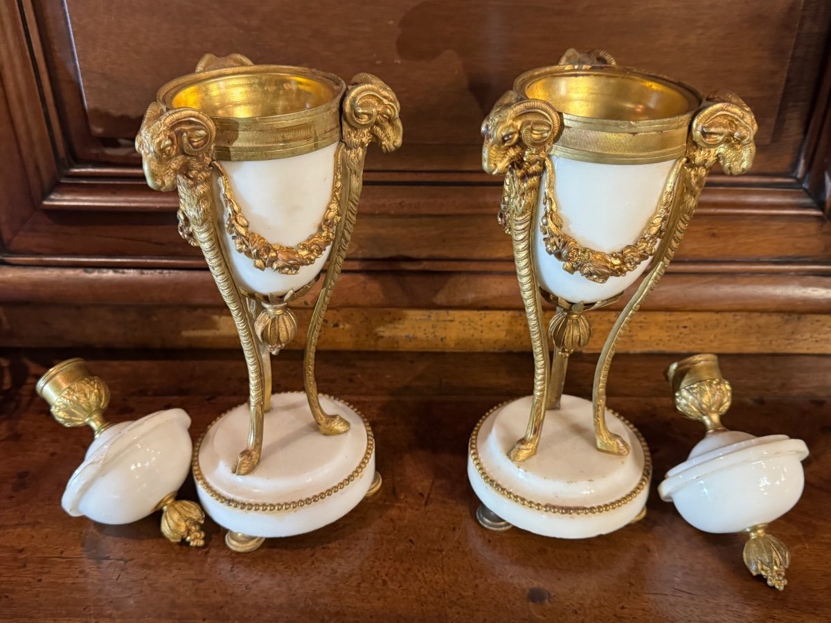 Candlesticks - Reversible Cassolettes In Louis XVI Style, In White Carrara Marble And Gilt Bronze-photo-4