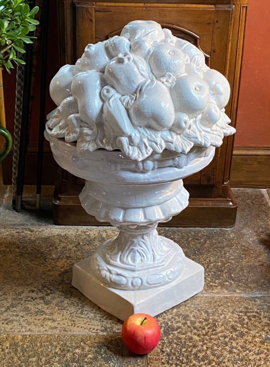 Grand Vase Médicis Garni De Fruits En Faïence Craquelée Vers 1930