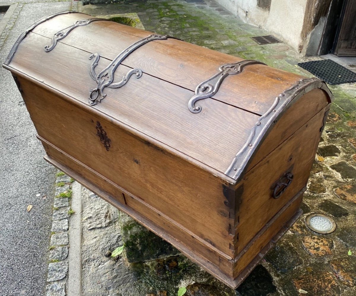 Important Domed Mail Trunk From The 18th Century-photo-2