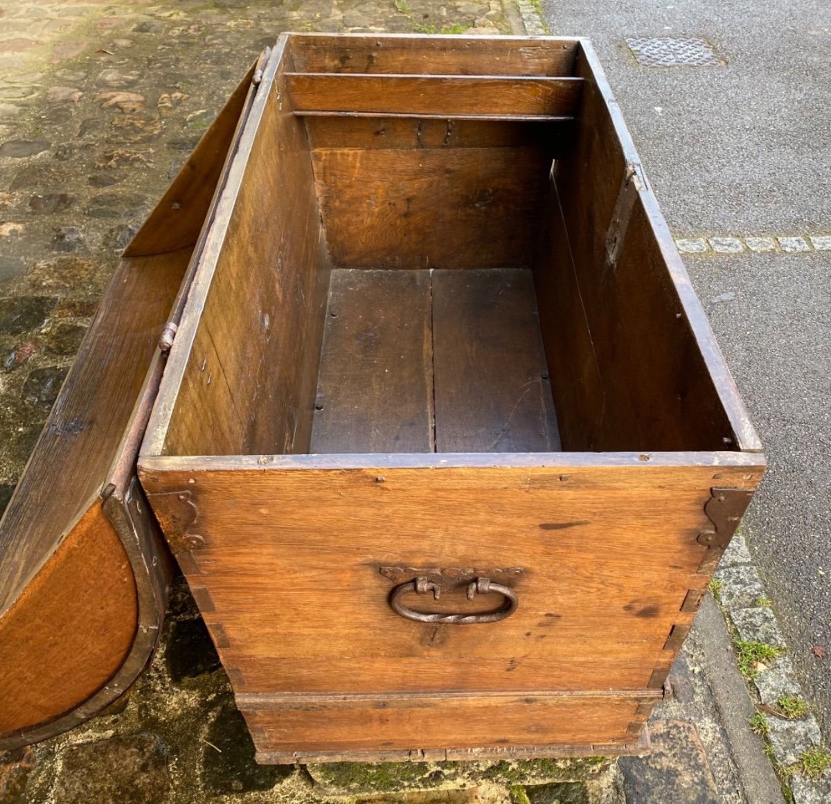 Important Domed Mail Trunk From The 18th Century-photo-3