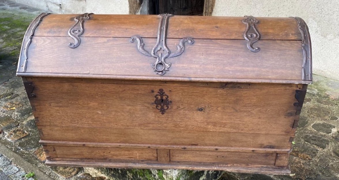 Important Domed Mail Trunk From The 18th Century-photo-4