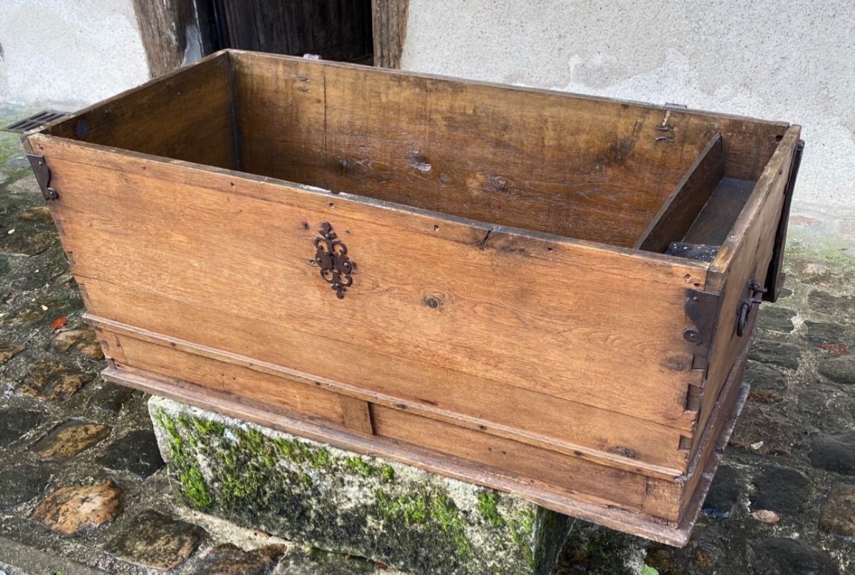 Important Domed Mail Trunk From The 18th Century-photo-2