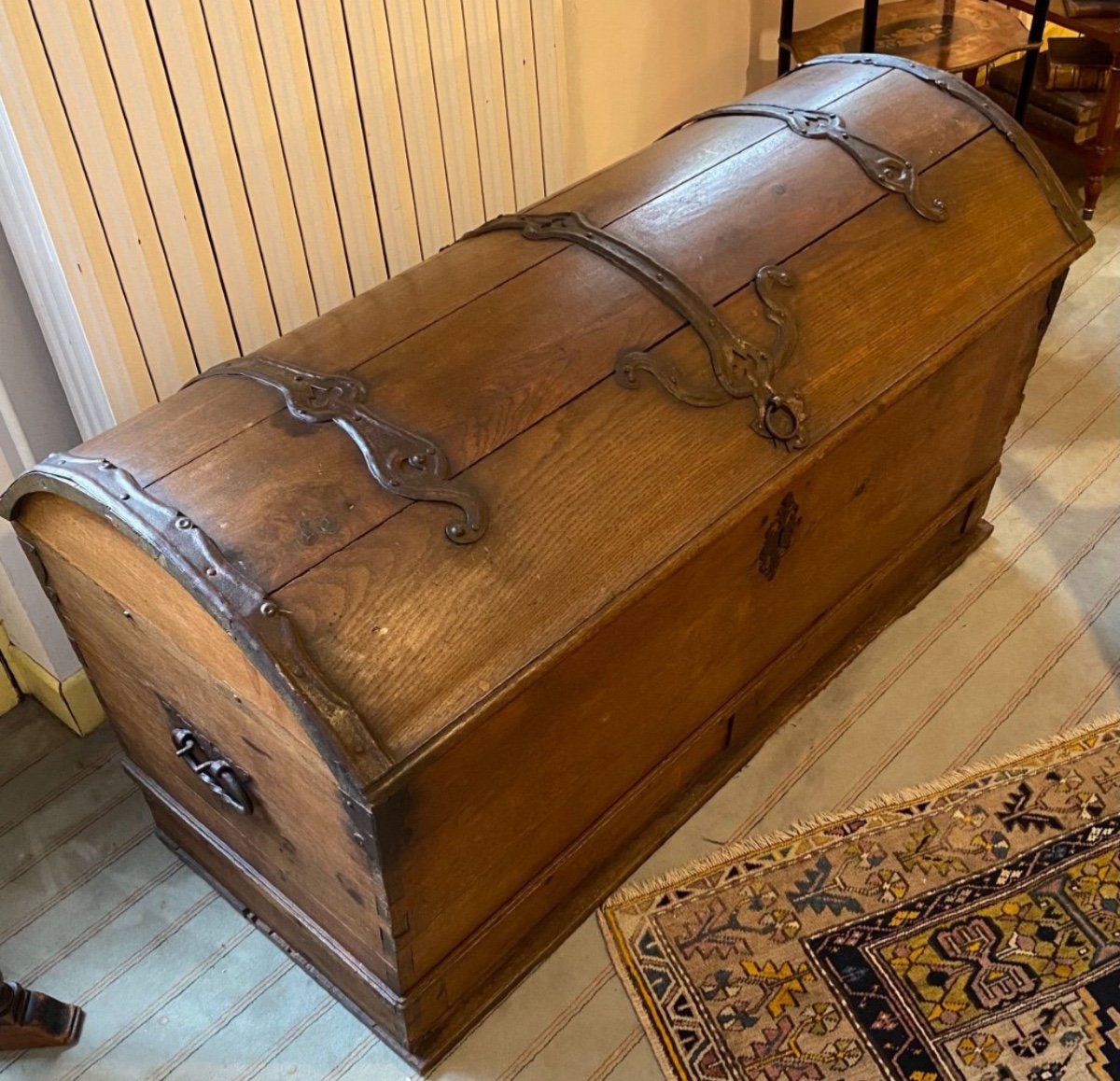 Important Domed Mail Trunk From The 18th Century-photo-5