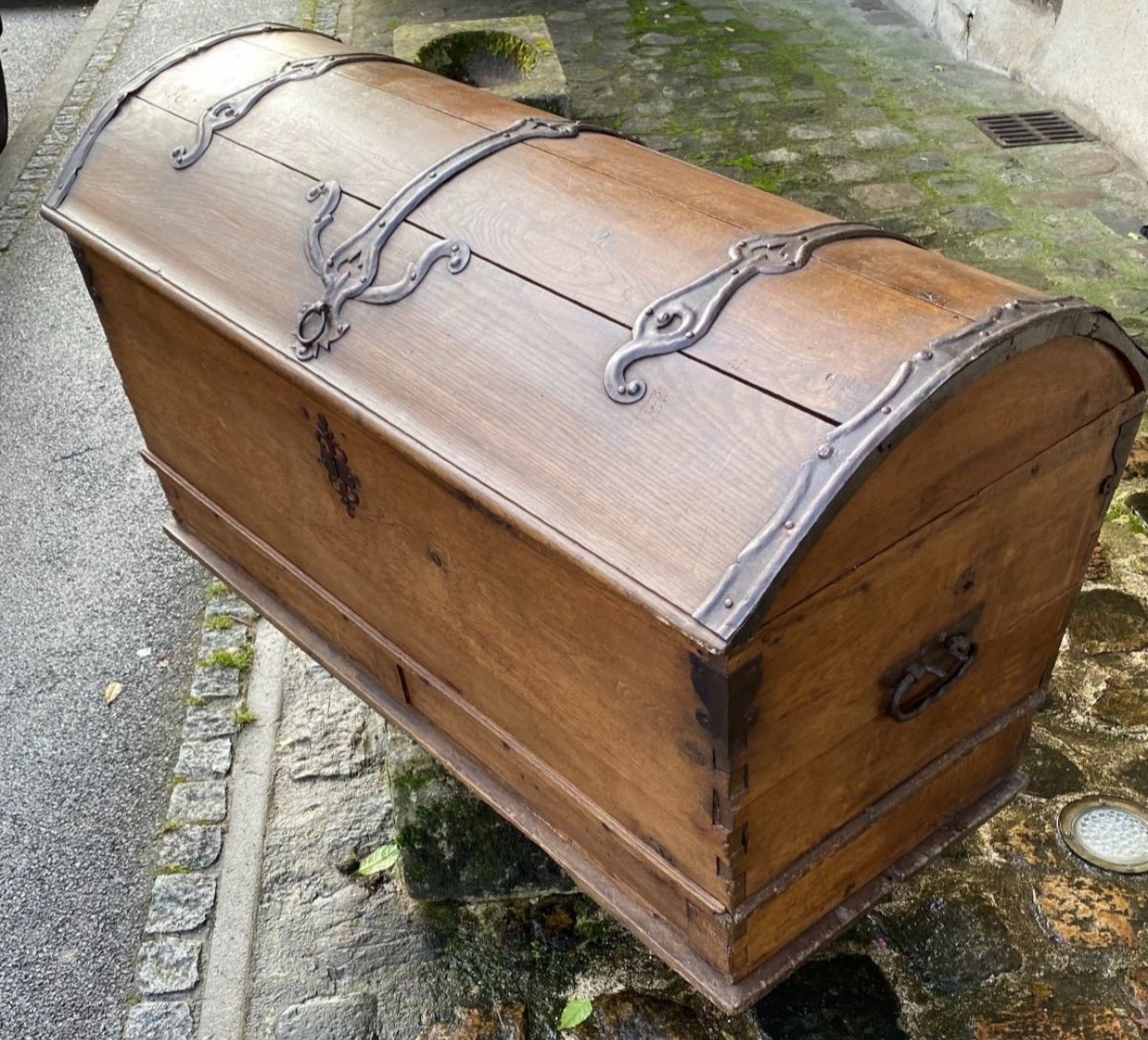 Important Domed Mail Trunk From The 18th Century-photo-7