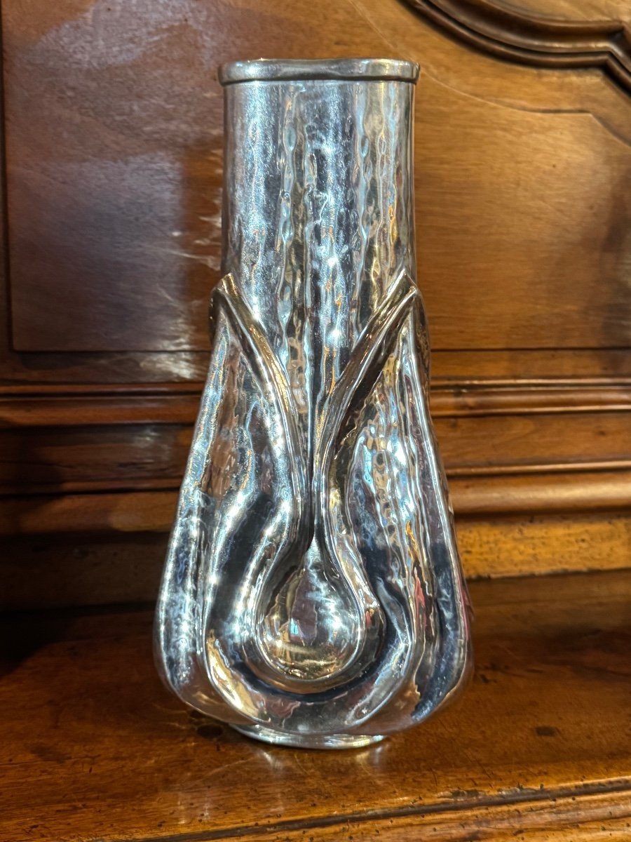 Art Nouveau Vase In Repoussé Pewter Signed Alice And Eugène Chanal