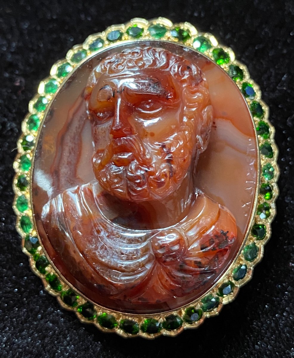 Important Agate Cameo With The Portrait Of A Man In The Antique Surrounded By Tsavorite Garnets-photo-8