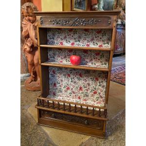 Estanier Provençal, Walnut Wall Shelf, Early 19th Century 