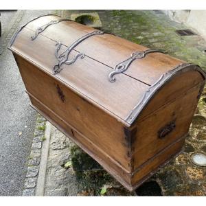 Important Domed Mail Trunk From The 18th Century