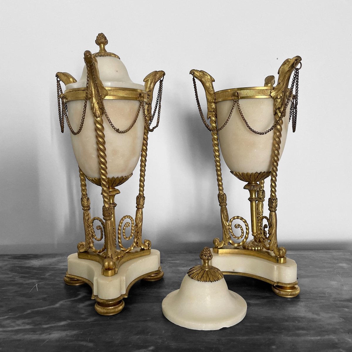 Gilt Bronze Eagle Cassolettes, White Carrara Marble, Late 18th - Early 19th Century-photo-1