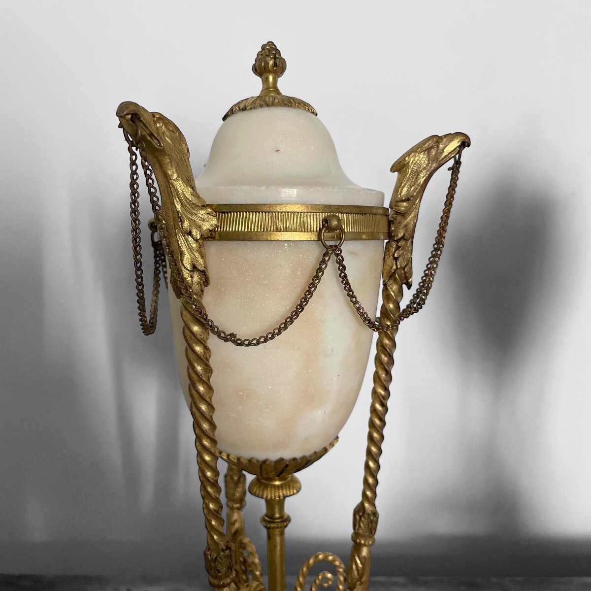 Gilt Bronze Eagle Cassolettes, White Carrara Marble, Late 18th - Early 19th Century-photo-3