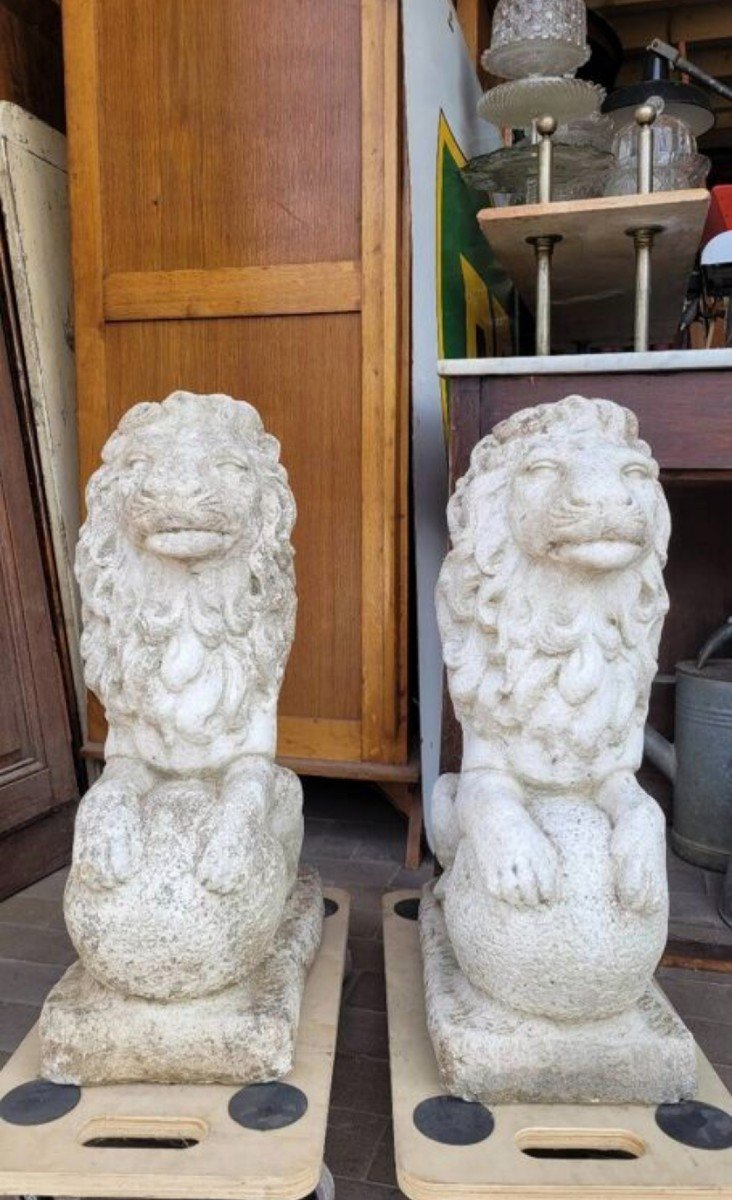 Pair Of Seated Lion Statues In Ancient Reconstituted Stone -photo-4