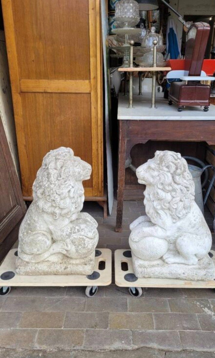 Pair Of Seated Lion Statues In Ancient Reconstituted Stone -photo-7