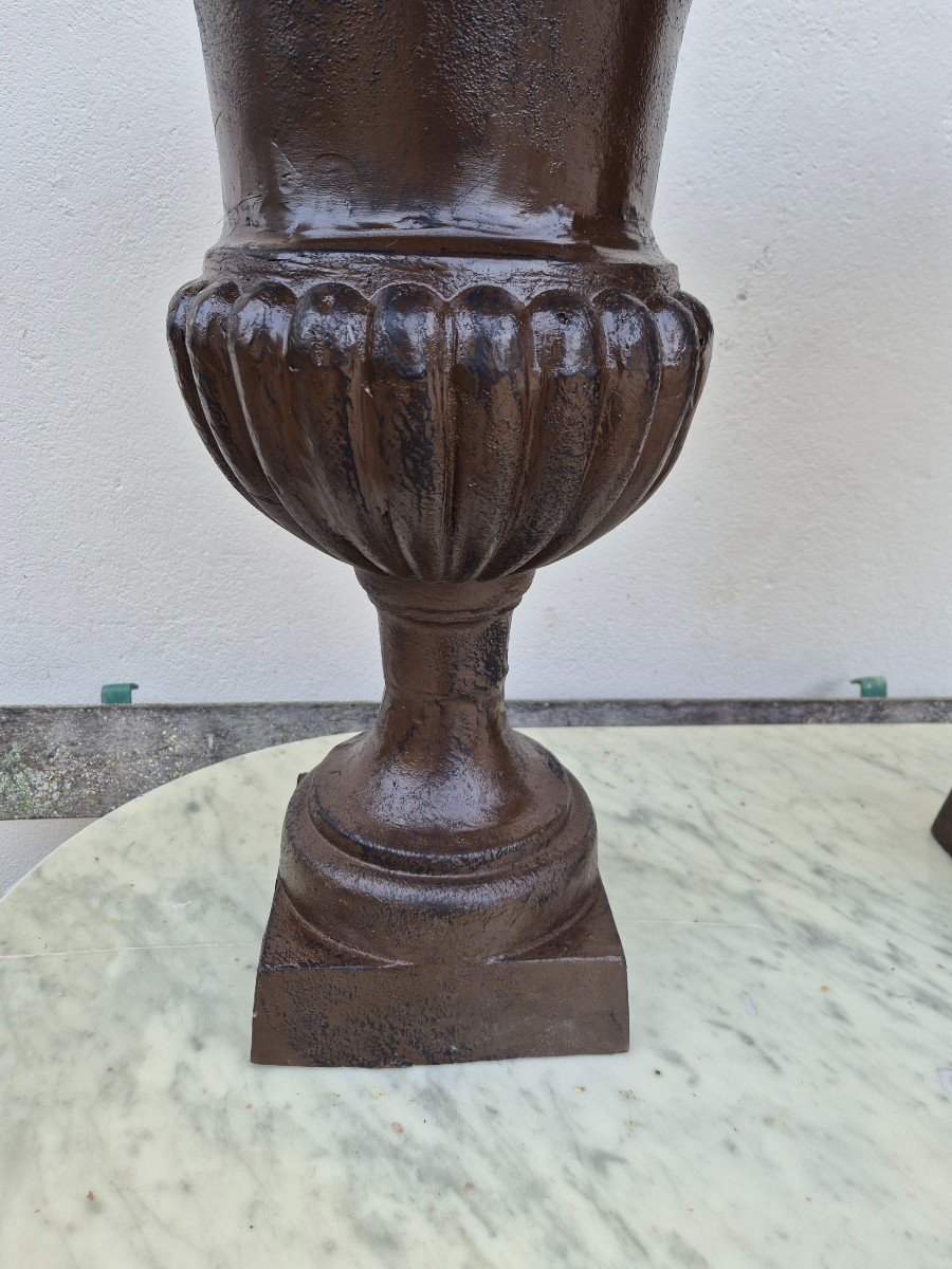 Magnificent Pair Of Medici Cast Iron Vases From A Bourgeois House Large Model Height 73cm -photo-5