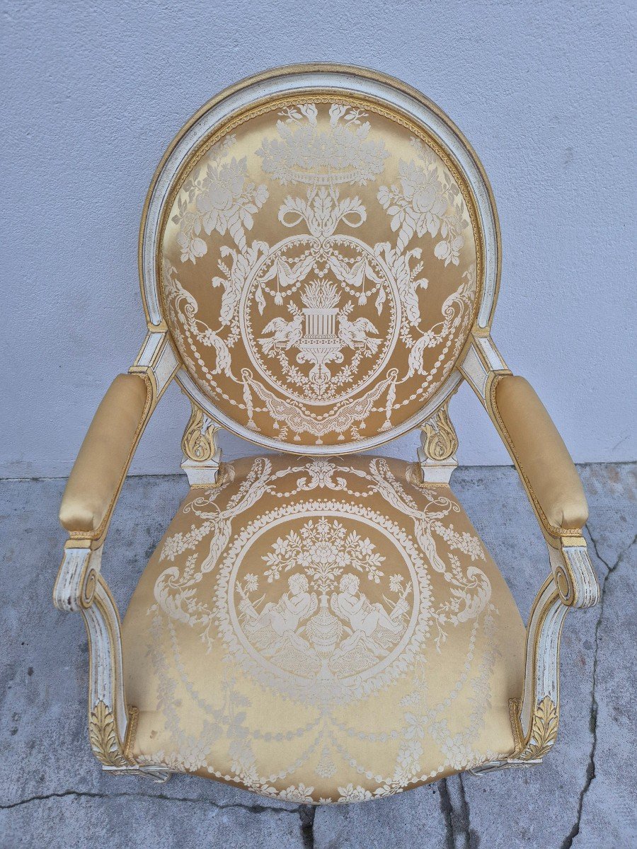 Fauteuil Dit à La Reine Style Louis XVI à Médaillon Décorée-photo-4