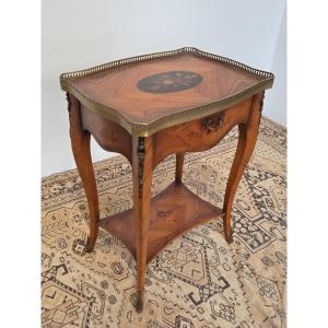 Magnifique Guéridon Ou Table d'Appoint De Style Louis XV En Marqueterie Et Bois De Rose.