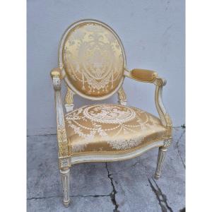 Fauteuil Dit à La Reine Style Louis XVI à Médaillon Décorée