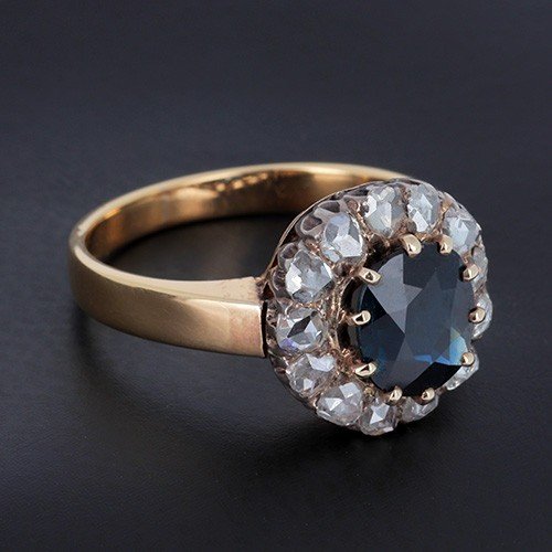 Daisy Ring In 750 ‰ Yellow Gold With Oval Sapphire And Diamonds