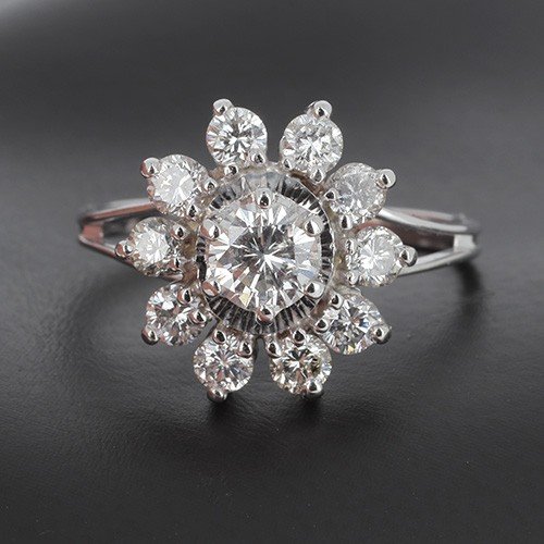 Bague Marguerite En Or Blanc 750 ‰  et diamants taille brillant - B10321