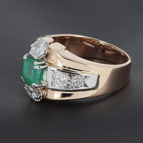 750‰ Yellow Gold Ring Presenting An Emerald Of Approximately 0.70 Ct Enhanced With 6 Diamonds - B10356-photo-2