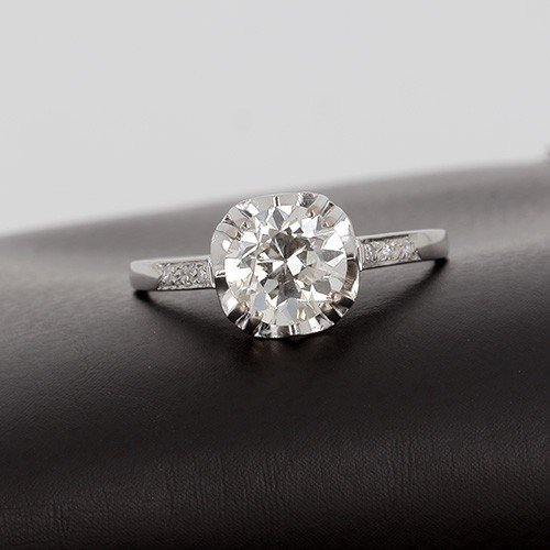 Solitaire Platine Présentant Un Diamant Demi-taille De 1,35 Ct Environ Et 6 Diamants - B10357-photo-2