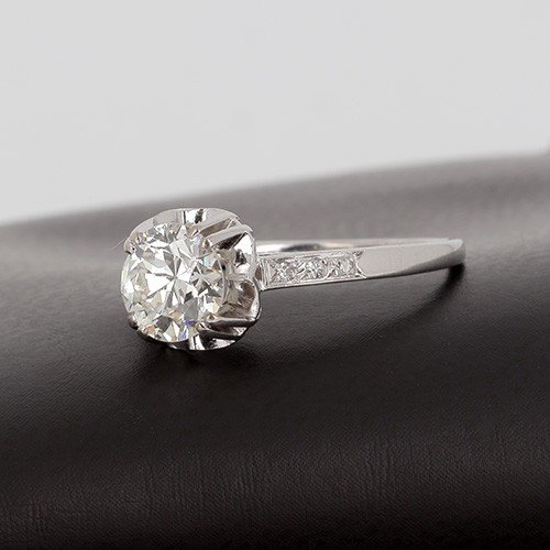 Platinum Solitaire Featuring A Half-size Diamond Of Approximately 1.35 Ct And 6 Diamonds - B10357-photo-3