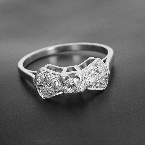 Bague Nœud Or Blanc 750‰ & Platine , Ensemble De 7 Diamants Taille Ancienne Pour 0.50ct -B10493