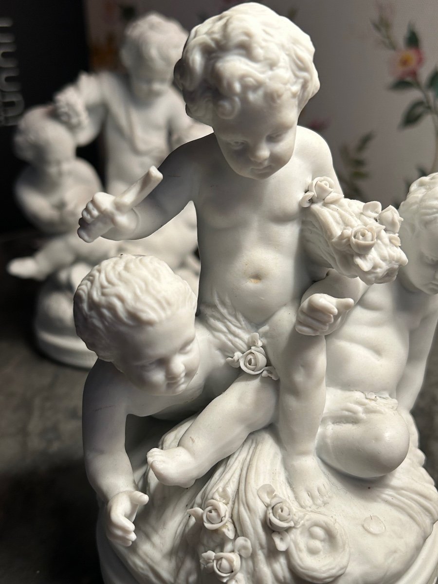 Paire De Groupe En Biscuit Figurant 3 Putti Incarnant Les Saisons-photo-4