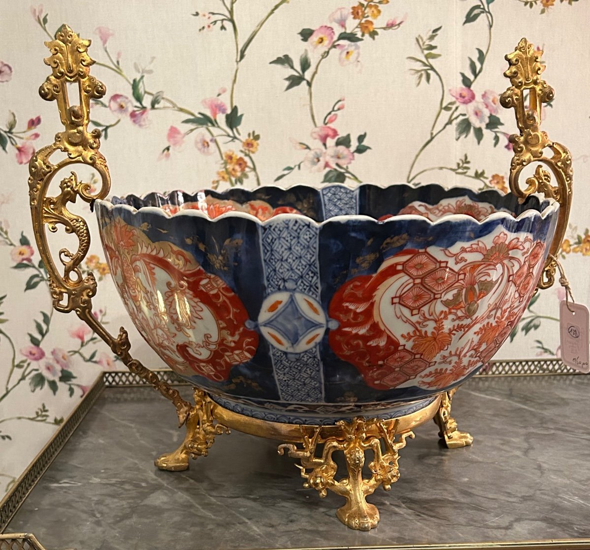 Large Polylobed Imari Porcelain Cup Mounted In Golden Metal