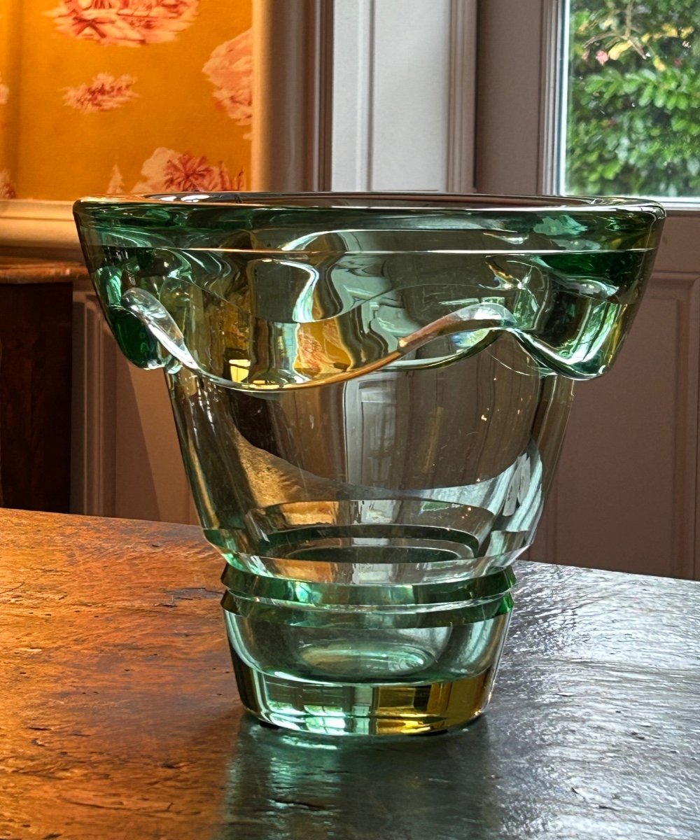 Grand Vase Daum En Cristal  de couleur "vert Menthe" Des Années 1940.