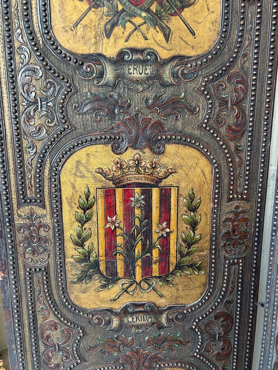 Large Solid Wood Screen With Coats Of Arms Of The Great Cities Of Spain, 19th Century.-photo-2