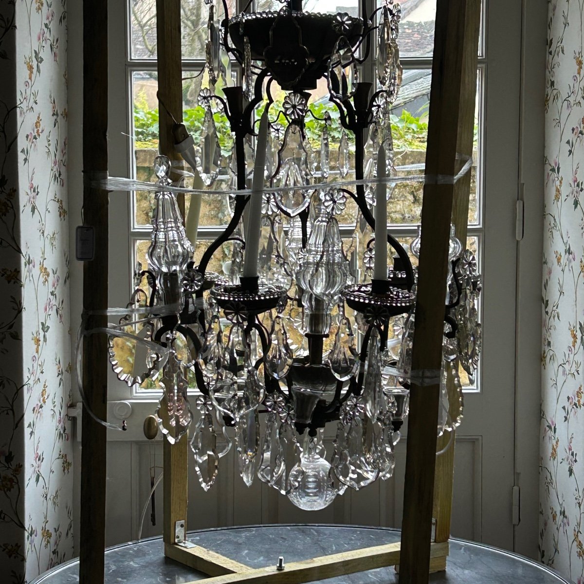 Very Beautiful Chandelier Attributed To Baguès In Bronze And Crystal, 19th Century.