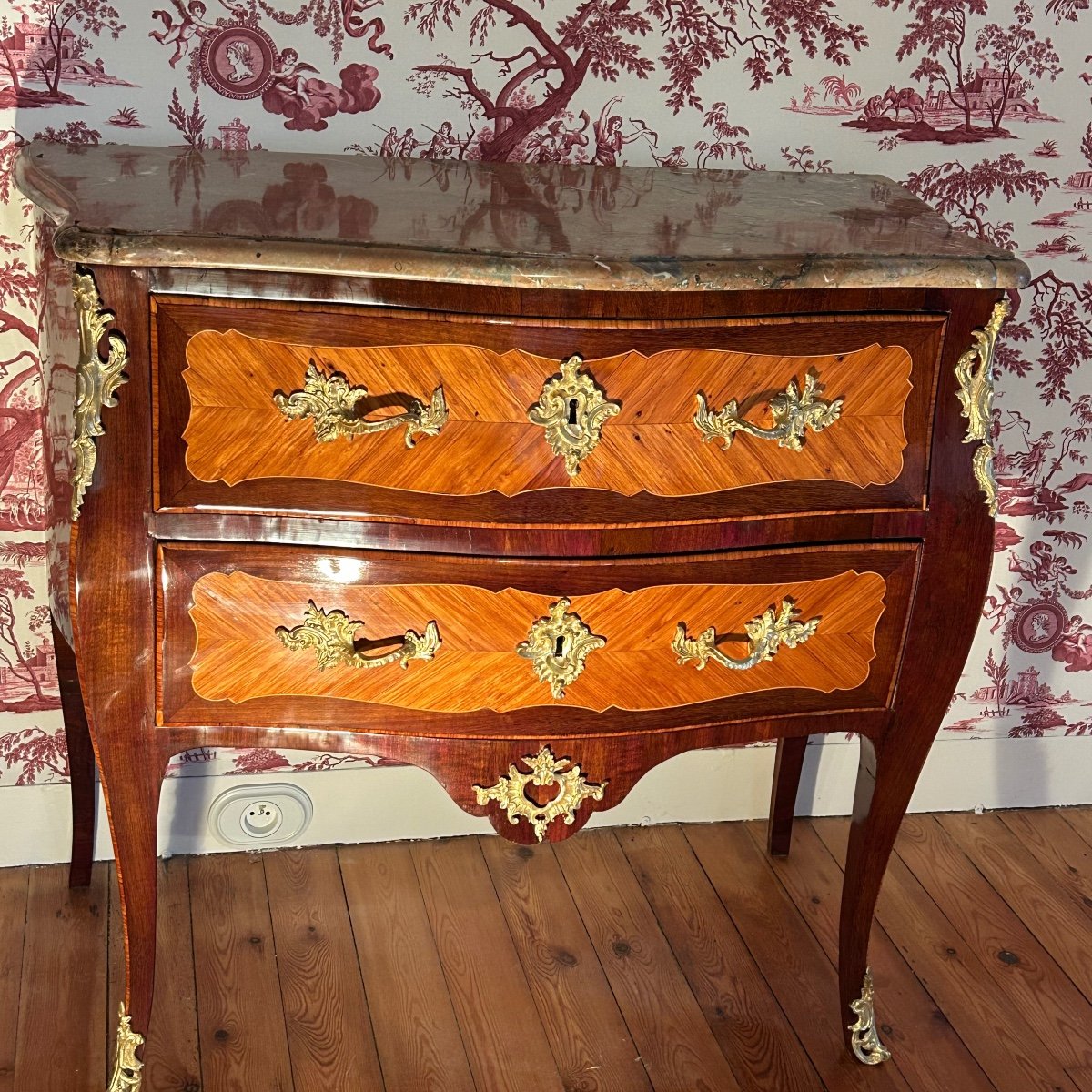 Belle Commode Sauteuse D’époque Louis XV Restaurée  « prête à Poser »