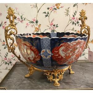 Large Polylobed Imari Porcelain Cup Mounted In Golden Metal