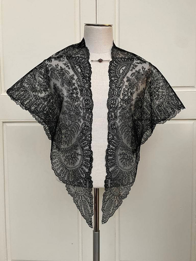 Chantilly Lace Mantilla - Napoleon III Period