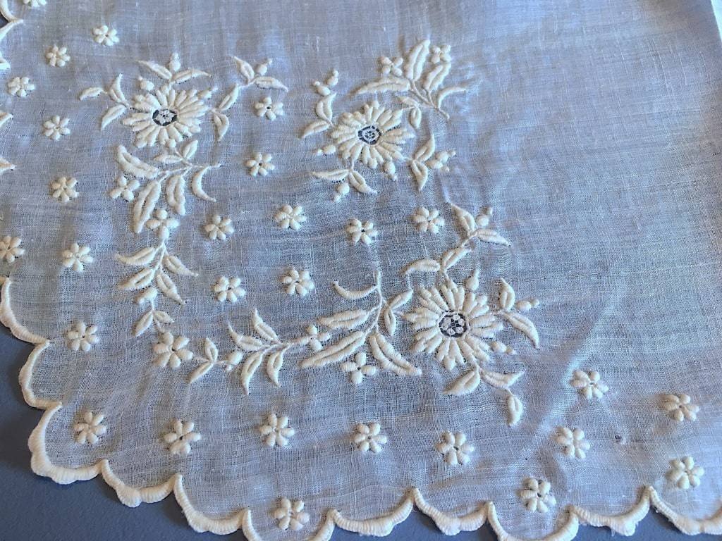 Wedding Handkerchief - Fine Embroidery On Batiste - Unnumbered - Late 19th Century-photo-3