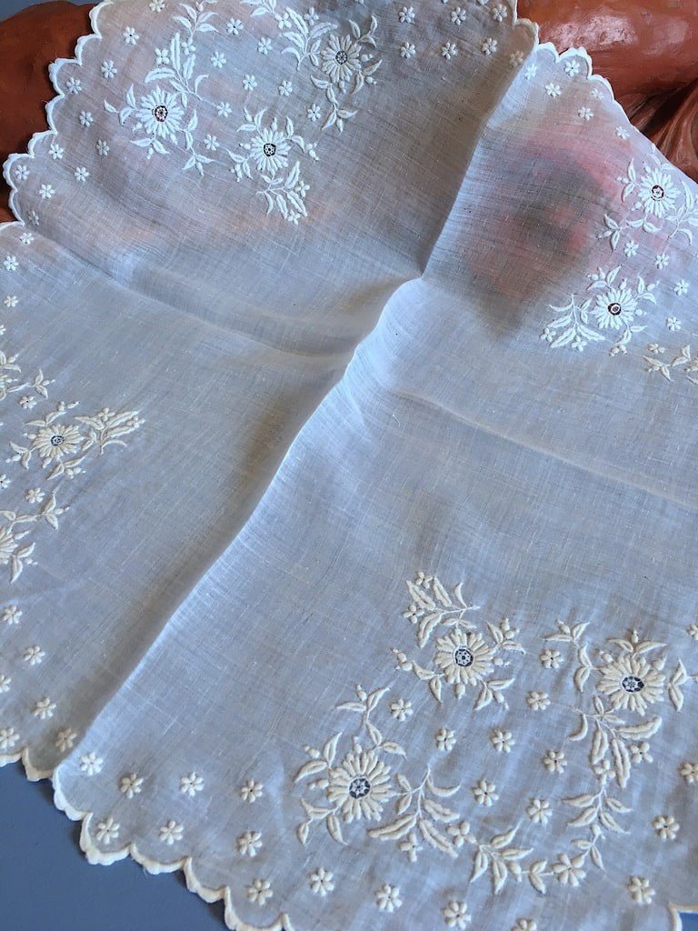 Wedding Handkerchief - Fine Embroidery On Batiste - Unnumbered - Late 19th Century