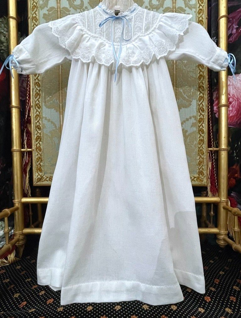 Longue Robe de Baptême - Piqué de Coton Blanc - Ruban de Soie - Linge Ancien