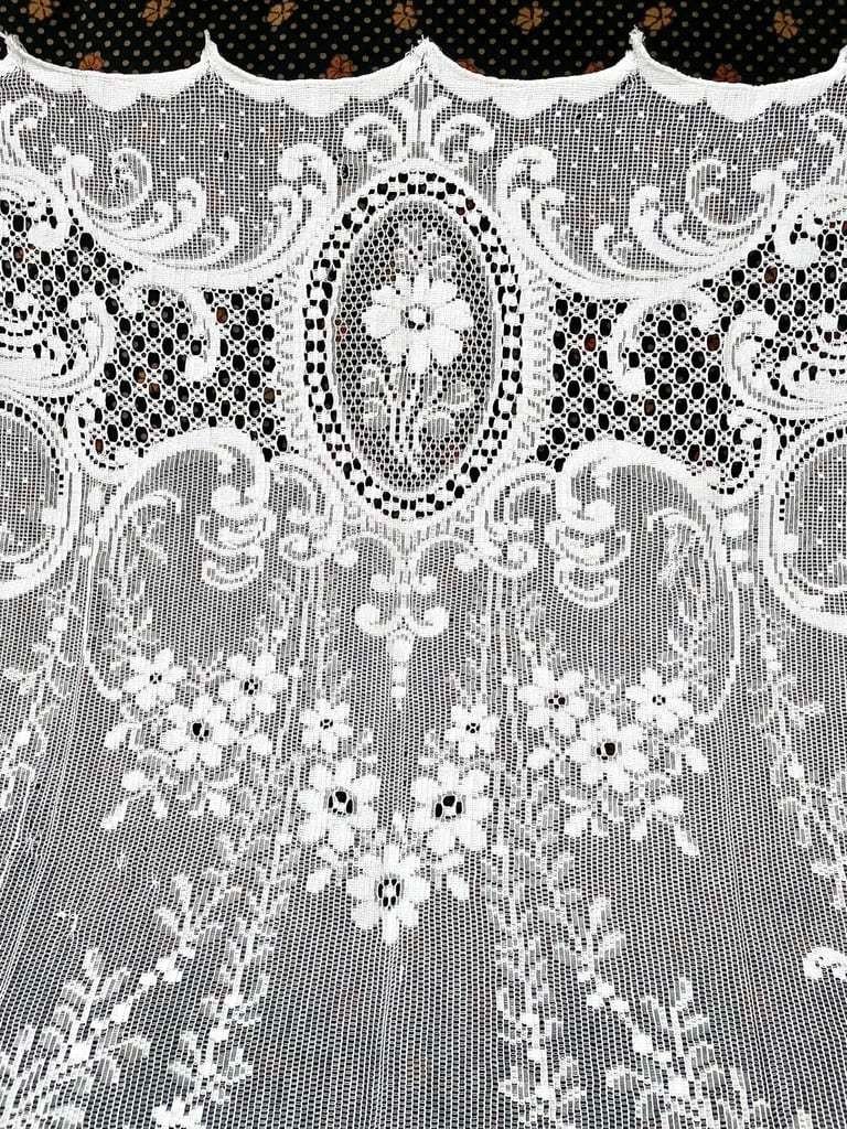 Pair Of Privacy Curtains - Flowers Garlands Medallions - Mechanical Manufacture - Circa 1900-photo-1