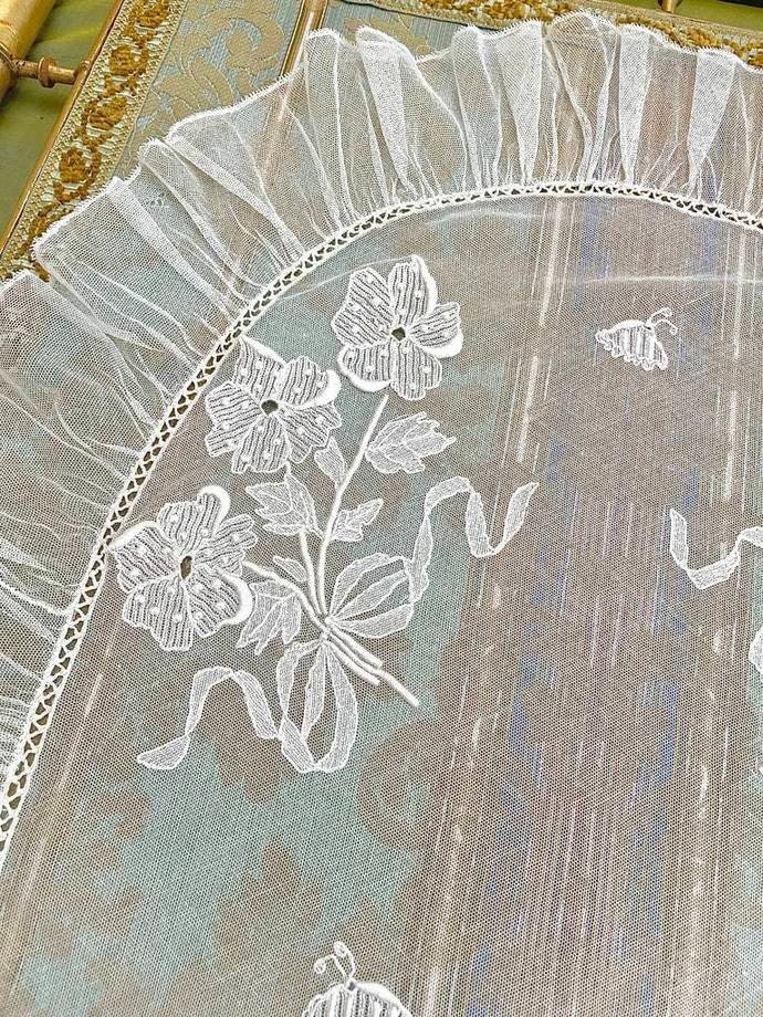 Half-moon Crib Top - Mechanical Tulle Embroidered With Knotted Flowery Strands - Circa 1900-photo-2