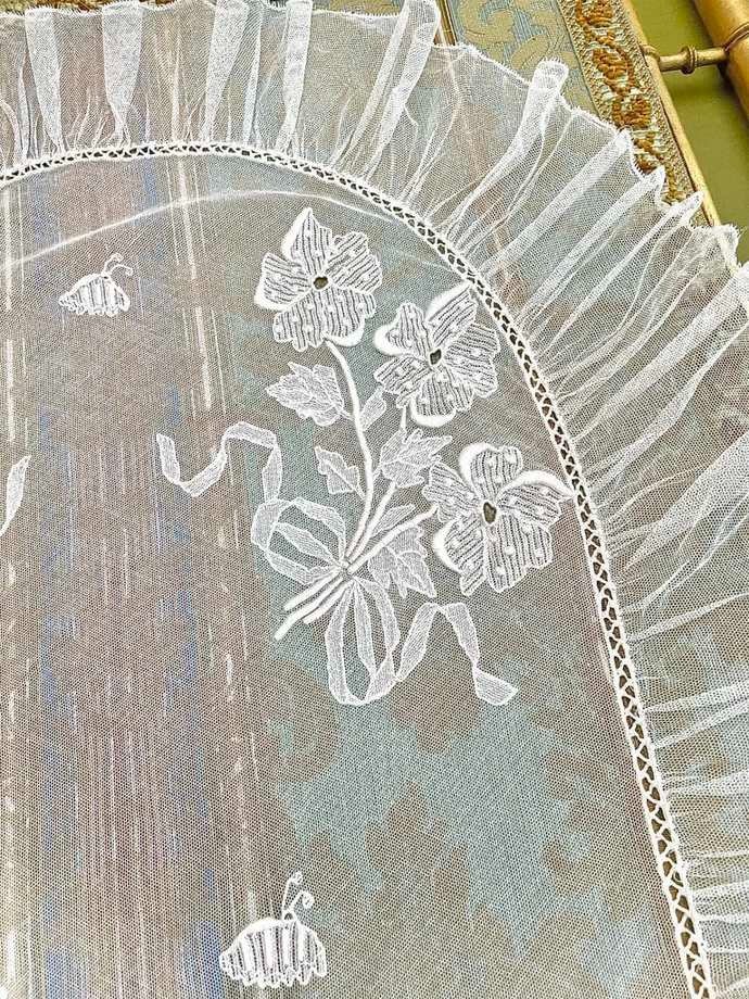 Half-moon Crib Top - Mechanical Tulle Embroidered With Knotted Flowery Strands - Circa 1900-photo-3