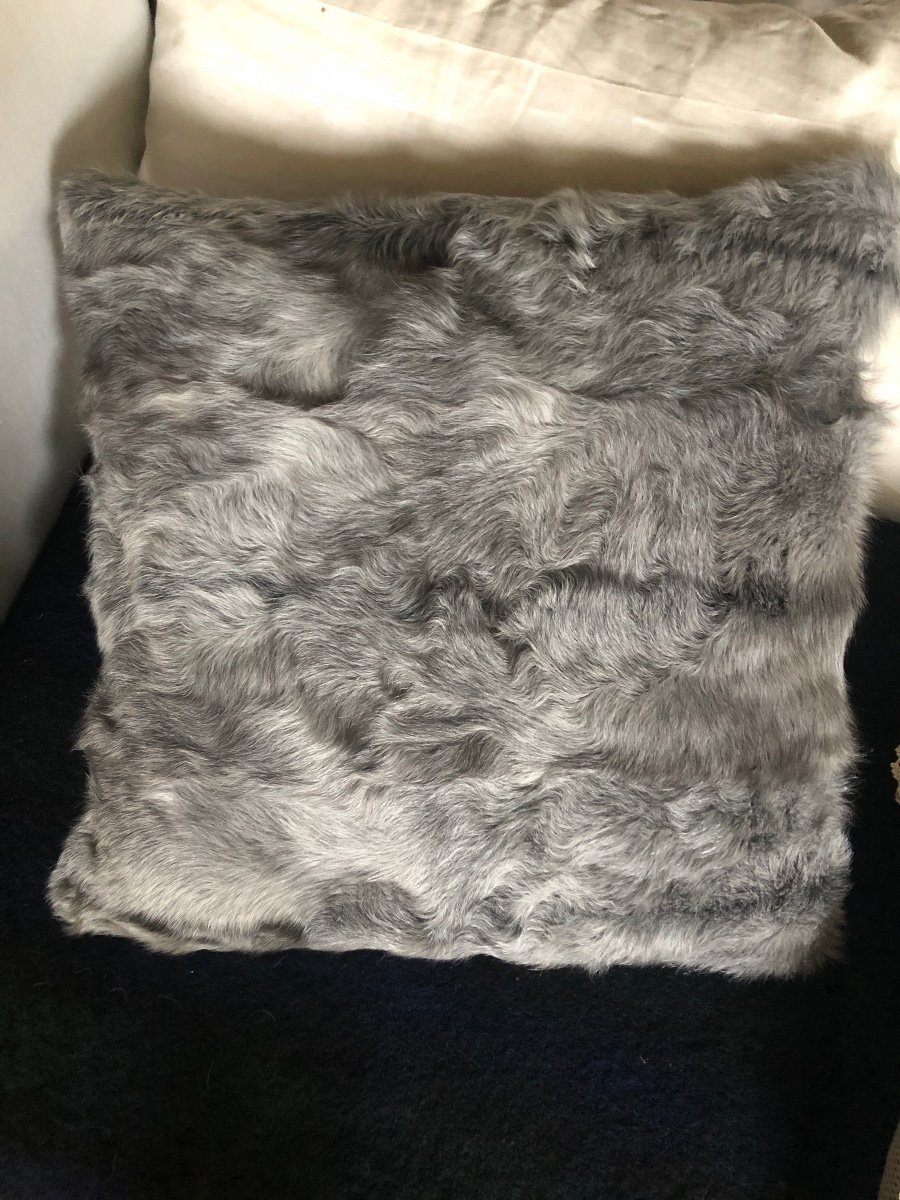 Fur Cushion, Mongolian Goat, Gray Wool Flannel Back. 45 X 45 Cm-photo-2