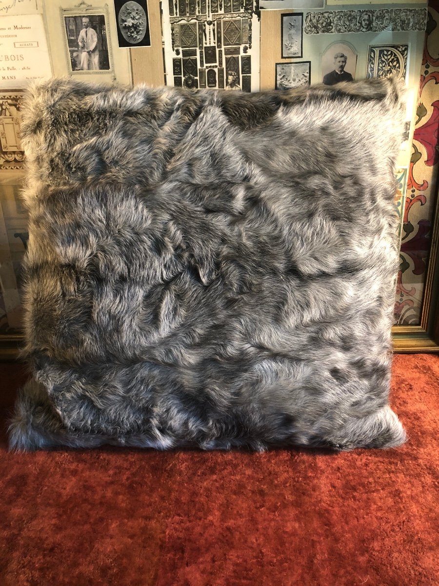 Fur Cushion, Mongolian Goat, Gray Wool Flannel Back. 45 X 45 Cm-photo-3