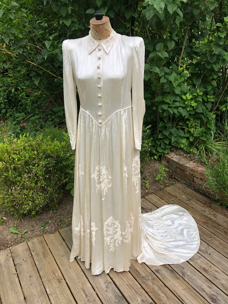 Robe De Mariée En Satin De Soie Brodé. Années 1920/30