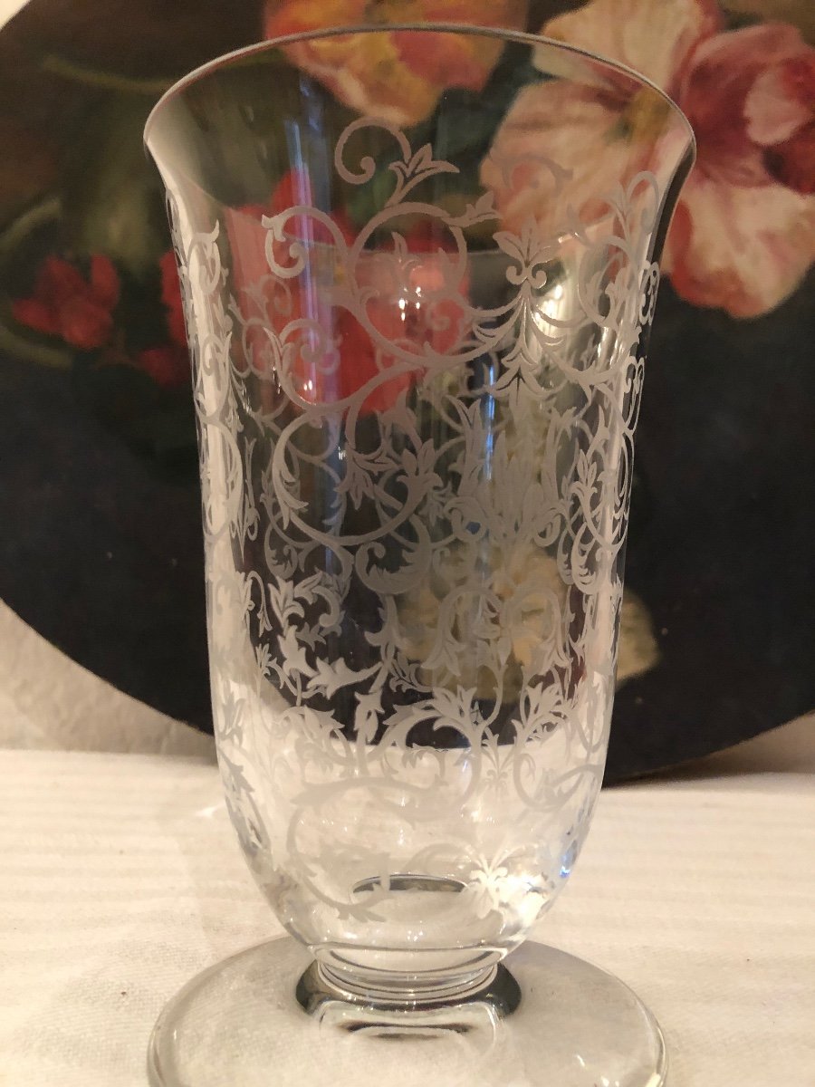 Grand Verre à Pied, Ou Vase En Cristal De Baccarat. Ciselé Et Signé. -photo-4