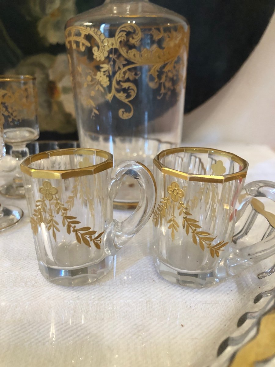 St Louis Liqueur Service. Decanters, Stemmed Glasses And Small Mugs. Gold Decor. 19th Century -photo-2