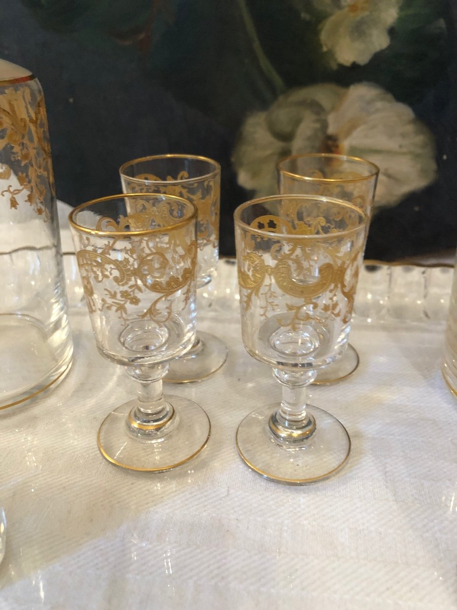 St Louis Liqueur Service. Decanters, Stemmed Glasses And Small Mugs. Gold Decor. 19th Century -photo-3