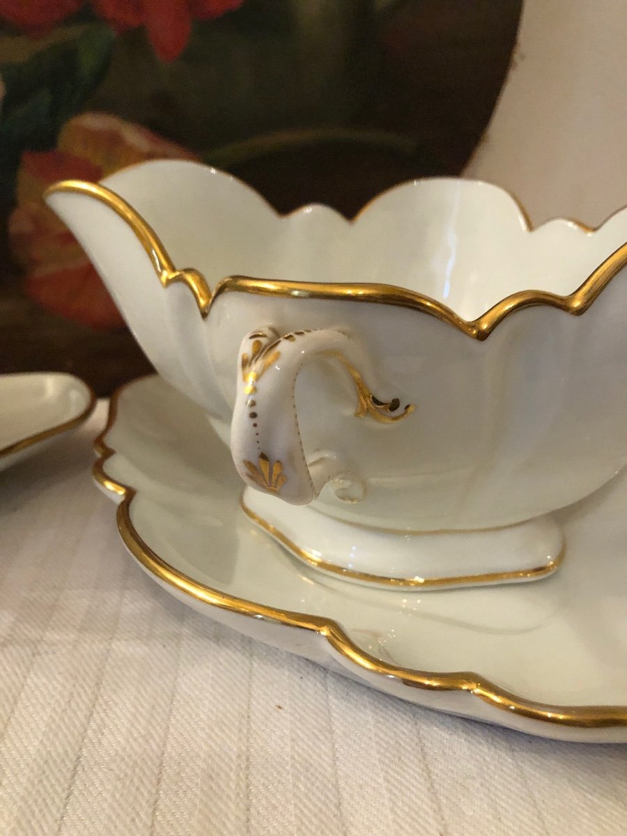 Pair Of Sauce Boats In Paris Porcelain With Fine Gold Scalloped Borders. 19th Century -photo-3