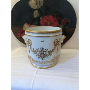 Cache Pot Ou Rafraîchissoir En Porcelaine. Décor  Louis XVI Et Doré à L Or Fin. XIXème