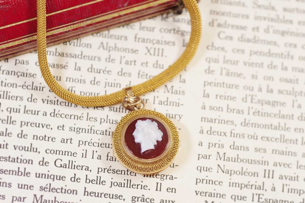 Antique Necklace Cameo Pendant In 18k Gold, Victorian Agate Cameo Locket Pendant-photo-2