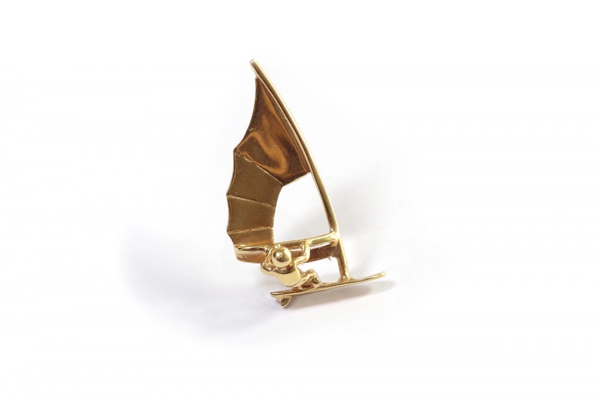 Windsurfing Pendant In 18 Karat Gold,  Sports-related Jewelry Paris 2024-photo-1